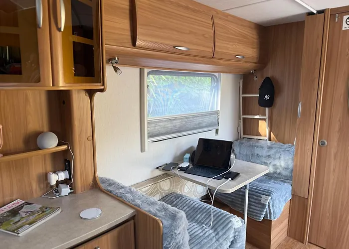 Peaceful Caravan Escape Camping Costa da Caparica