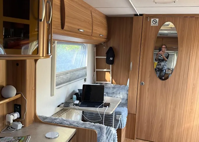 Camping Peaceful Caravan Escape Costa da Caparica